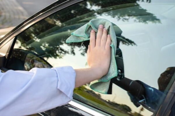 5 Ways to Make Your Car Window Cleaner Last Longer: Tips for Efficient Use